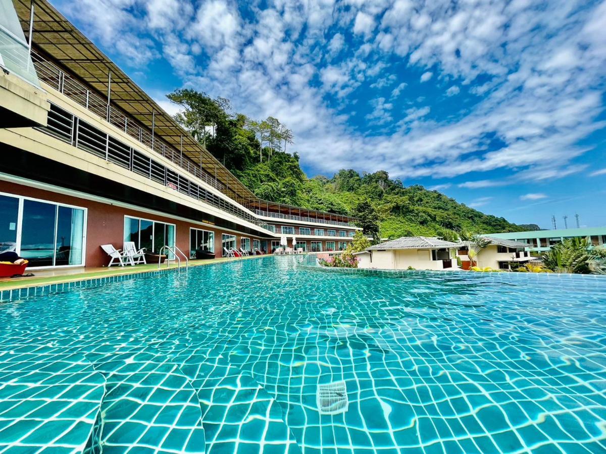 Camera Matrimoniale Luxury con Vista Mare e Piscina